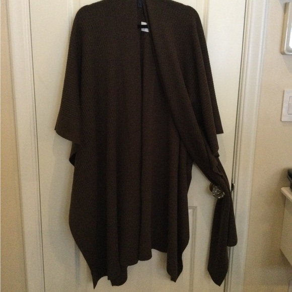 ,4 piece  knit wool blend (skirt, top, sweater and shawl - Picture 14 of 14